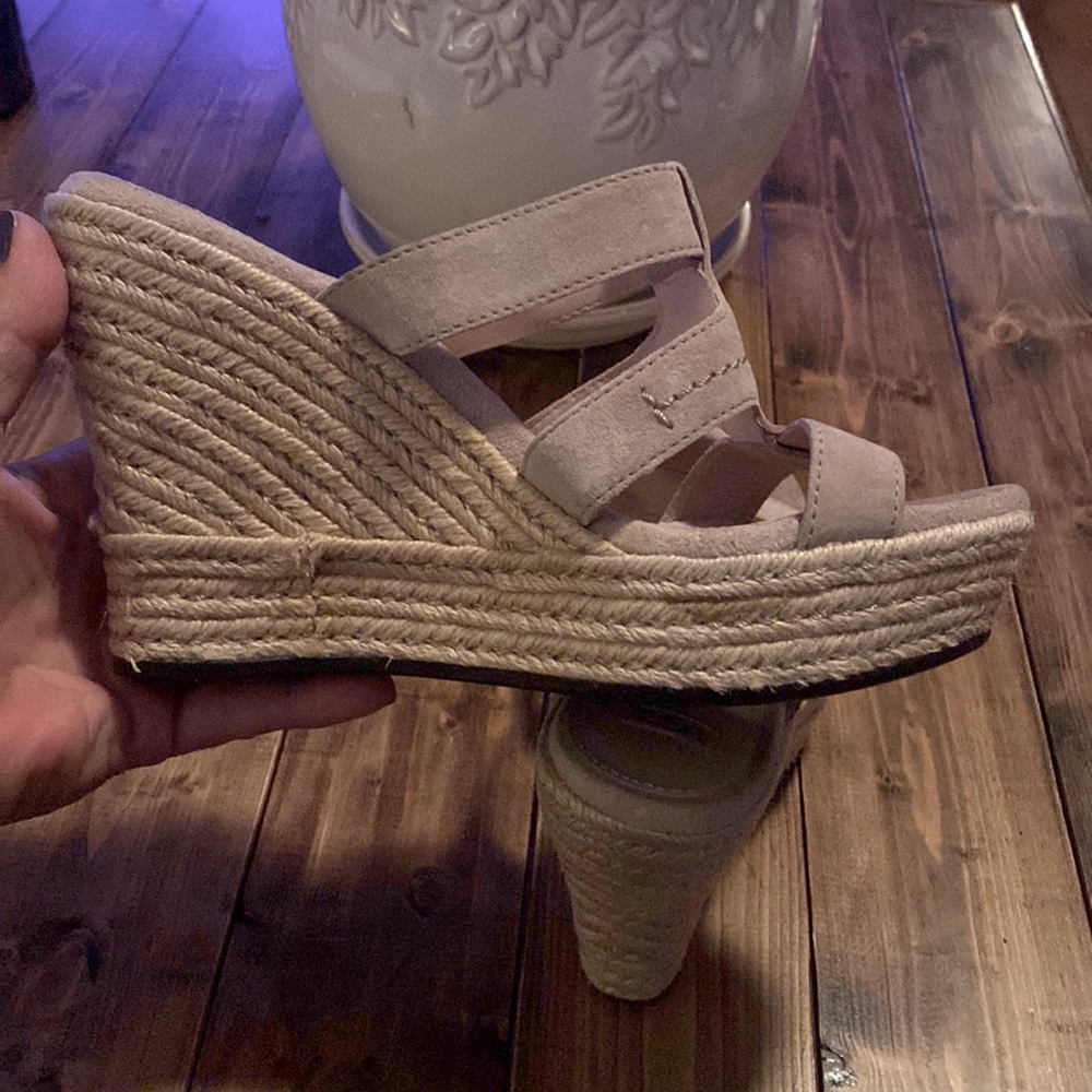 UGG - Picture 3 of 10